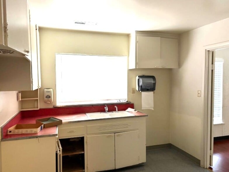 More Photos Of 19942 Lake Chabot Rd, Castro Valley Medical For Sale