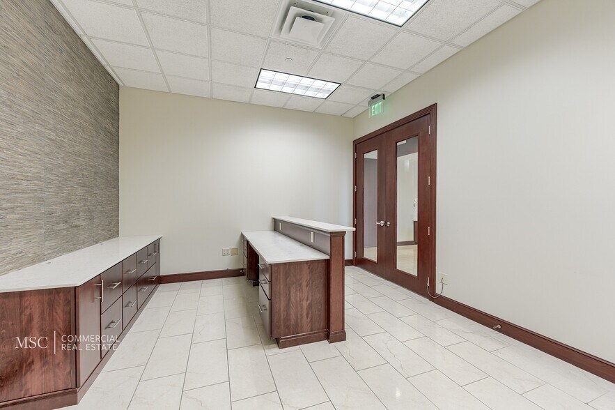 More Photos Of 12140 Carissa Commerce Ct, Fort Myers Office For Lease
