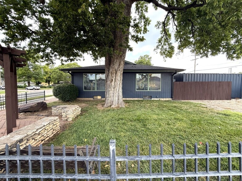 More Photos Of 421 N Spruce St, Abilene Freestanding For Sale