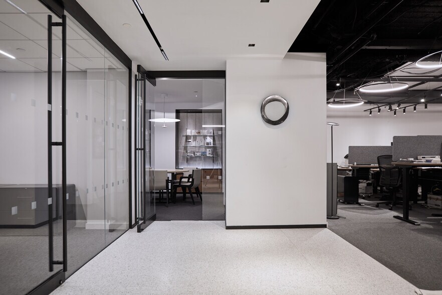 More Photos Of 551 Madison Ave, New York Office For Lease
