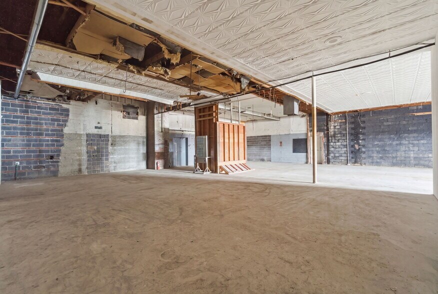 More Photos Of 657 Silas Deane Hwy, Wethersfield Freestanding For Lease