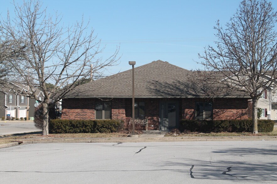 Primary Photo Of 1001 N Beadle Dr, Carbondale Office For Sale