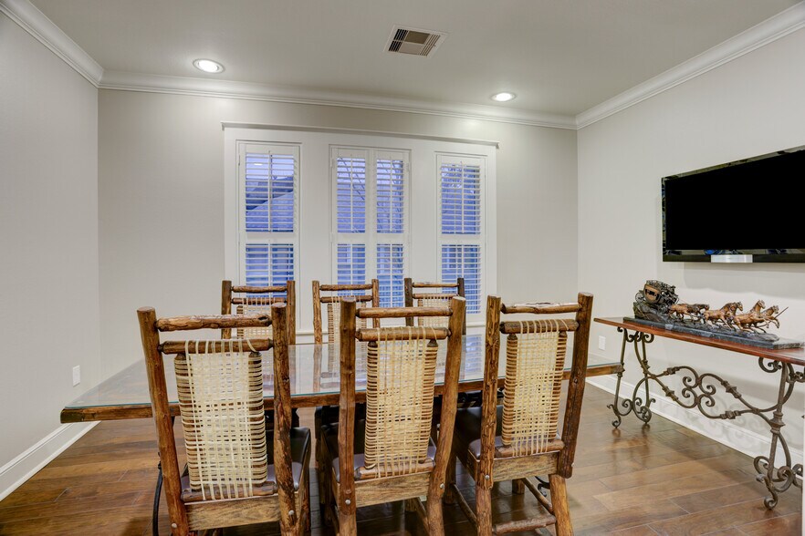 More Photos Of 206 Brooks St, Sugar Land Office Residential For Sale