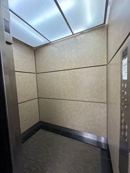 More Photos Of 115 S Wilke Rd, Arlington Heights Medical For Lease