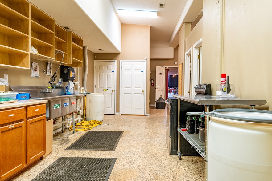More Photos Of 620 Cherokee St, Leavenworth Storefront Retail Office For Sale