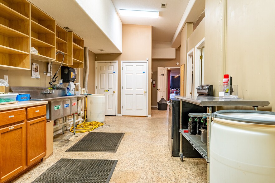More Photos Of 620 Cherokee St, Leavenworth Storefront Retail Office For Sale
