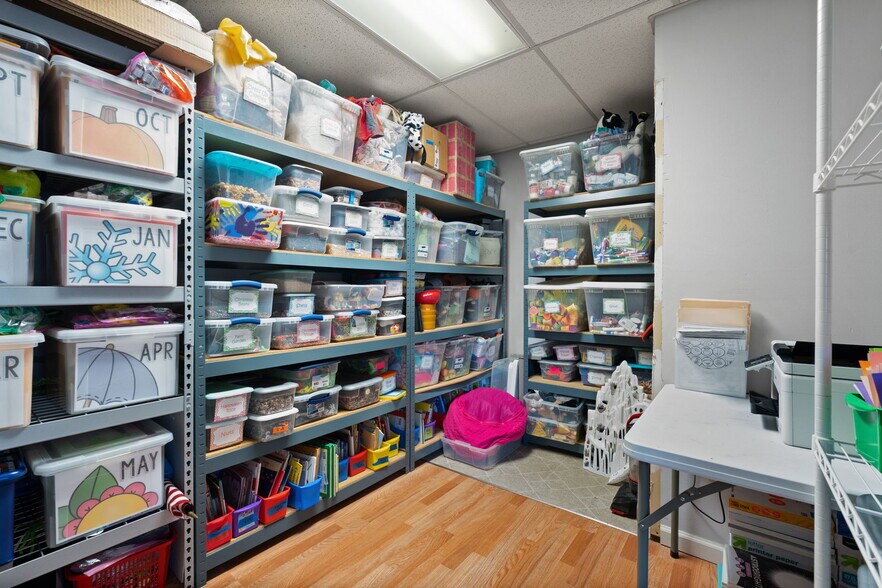 More Photos Of 1990 NW In-337, Corydon Medical For Sale