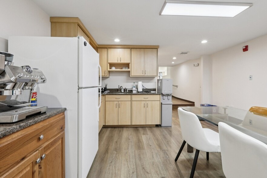 More Photos Of 7-9 Ridgefield, Ridgefield Park Flex For Lease