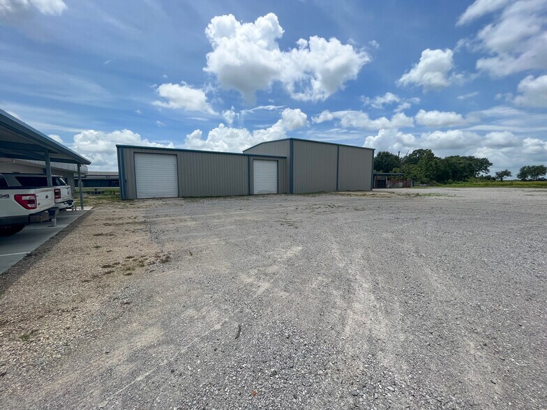 More Photos Of 3019 W Admiral Doyle Dr, New Iberia Flex For Lease