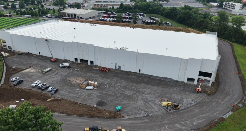 More Photos Of 230 Innovation Way, Hendersonville Warehouse For Lease