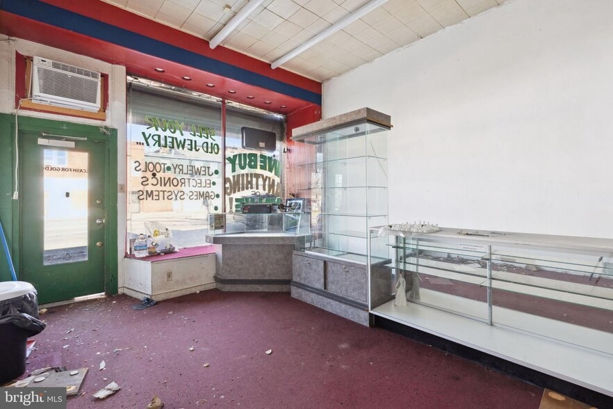 More Photos Of 5-7 W Patapsco Ave, Baltimore Bar For Lease