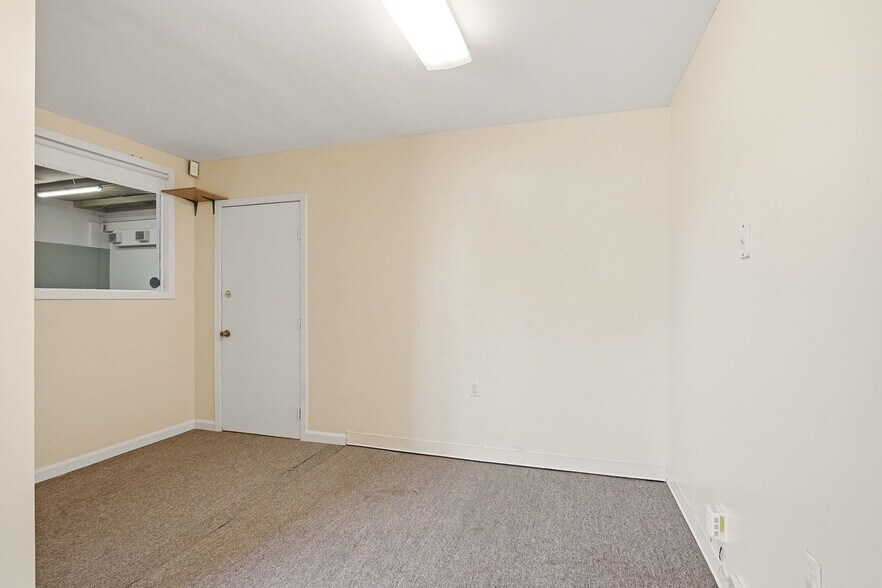 More Photos Of 711 N Causeway Blvd, Mandeville Flex For Lease