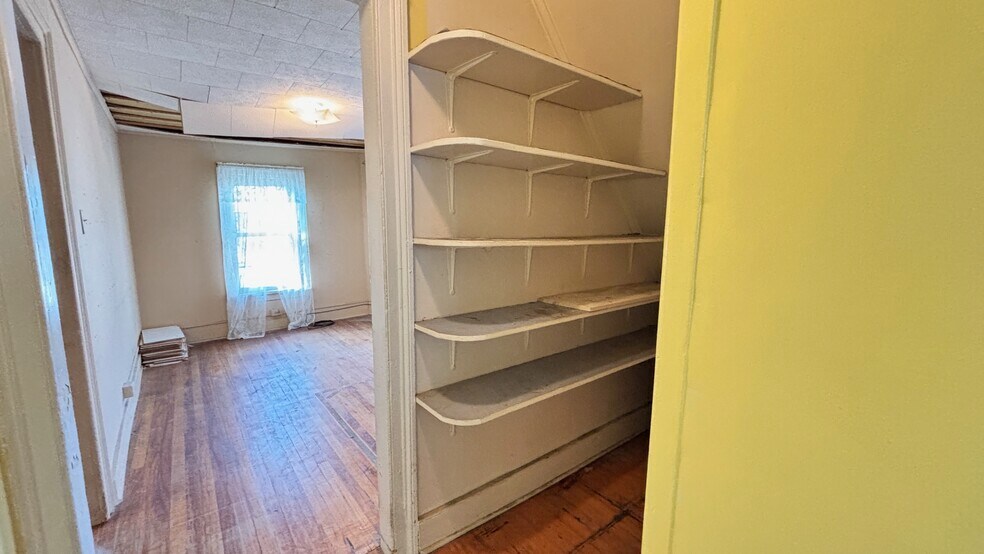 More Photos Of 801 Columbia St, Hudson Storefront Retail Residential For Sale