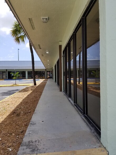 More Photos Of 435 S State Road 7, Hollywood General Retail For Lease