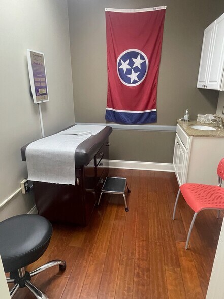 More Photos Of 95 S Main St, Memphis Storefront Retail Office For Lease