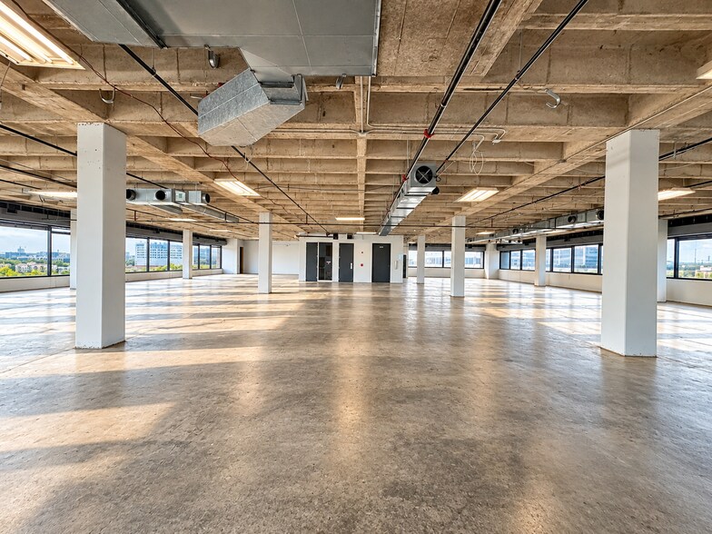 More Photos Of 425 Soledad St, San Antonio Loft Creative Space For Sale