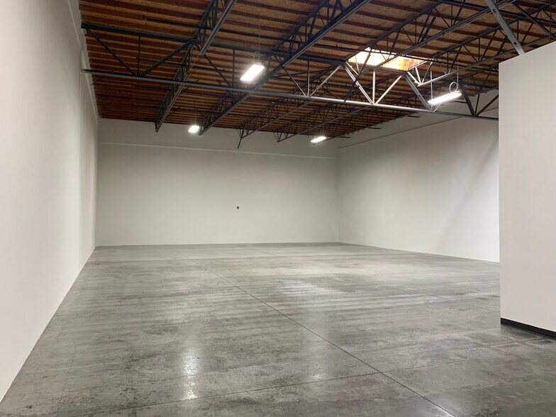 More Photos Of 9220-9268 1/2 Hall Rd, Downey Manufacturing For Lease