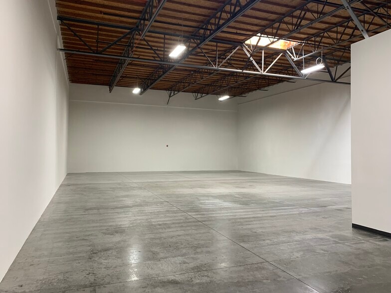 More Photos Of 9220-9268 1/2 Hall Rd, Downey Manufacturing For Lease