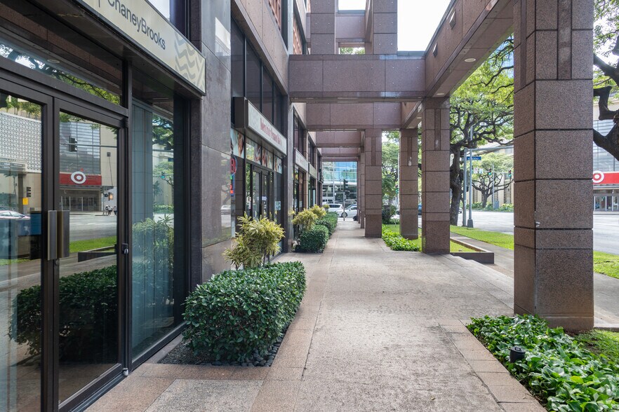 More Photos Of 1440 Kapiolani Blvd, Honolulu Office For Lease
