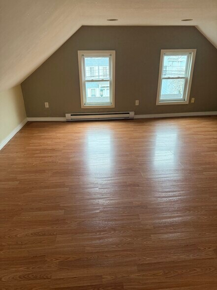 More Photos Of 366 Wood St, Bristol General Retail For Sale