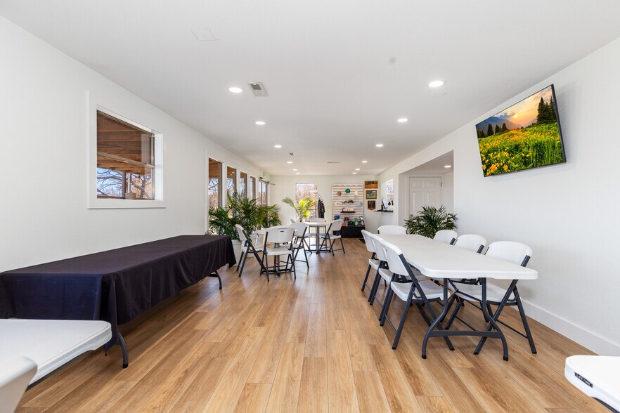 More Photos Of 519 Quail Run Rd, Grove Golf Course Driving Range For Sale