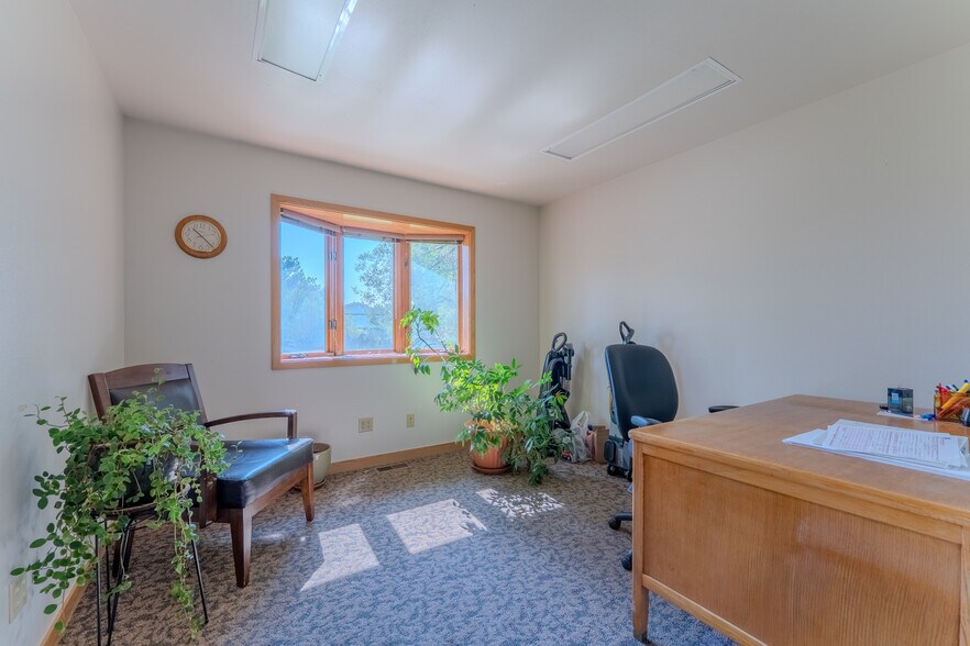 More Photos Of 890 N 2nd St, Lander Office For Sale