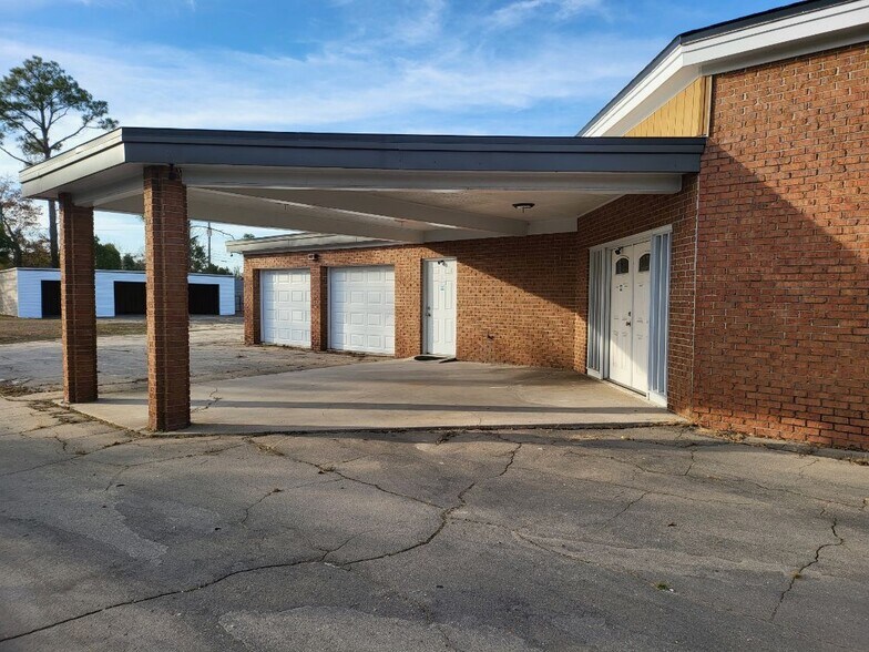 More Photos Of 1124 N MLK BLVD, Panama City Funeral Home For Lease