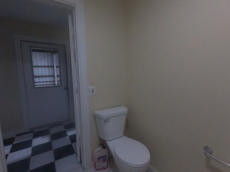 More Photos Of 109 S 11th Ave, Maywood Warehouse For Sale