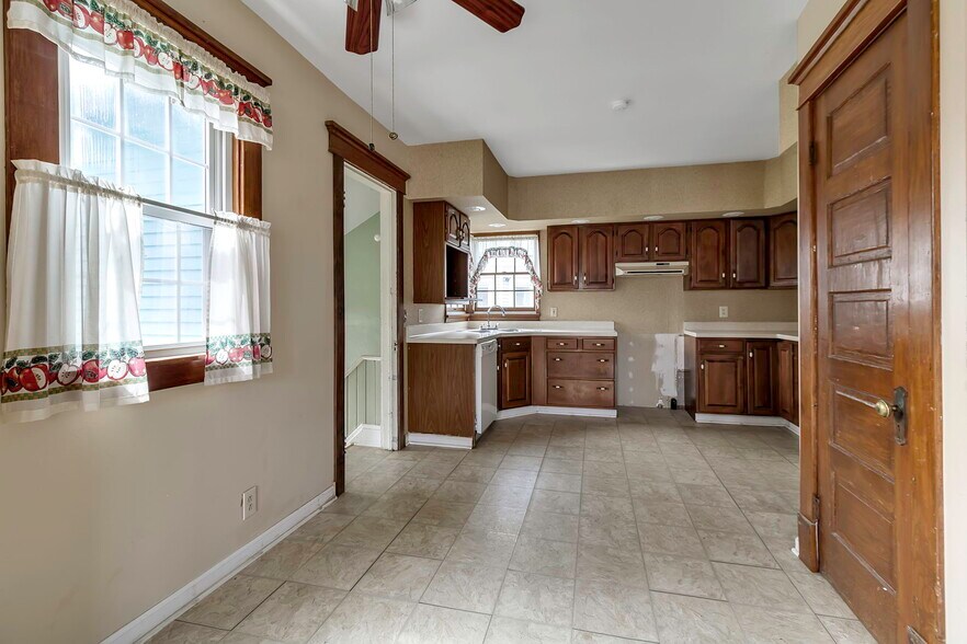 More Photos Of 646 Cayuga Dr, Niagara Falls Religious Facility For Sale