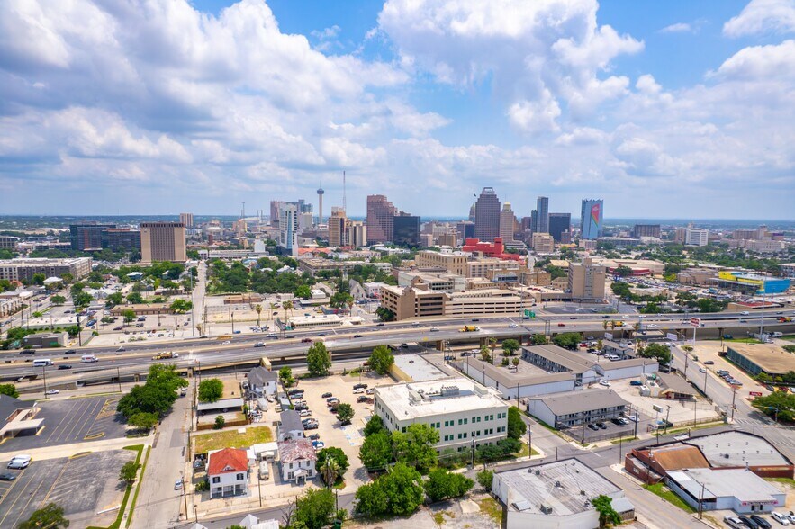 More Photos Of 718 Lexington Ave, San Antonio Medical For Lease