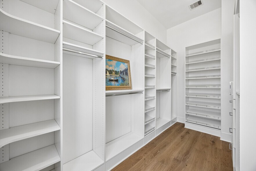 More Photos Of 5821 Winsome Ln, Houston Apartments For Sale