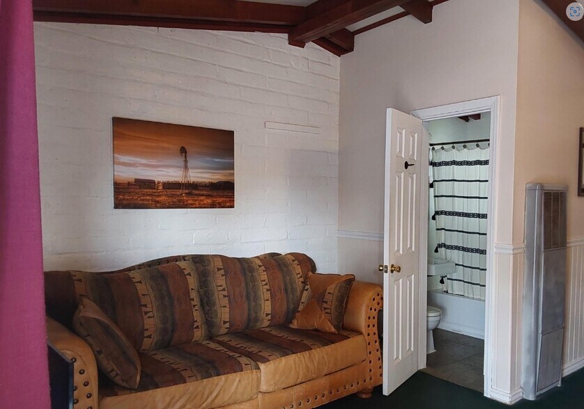 More Photos Of 13 N 7th St, Tombstone Hotel For Sale