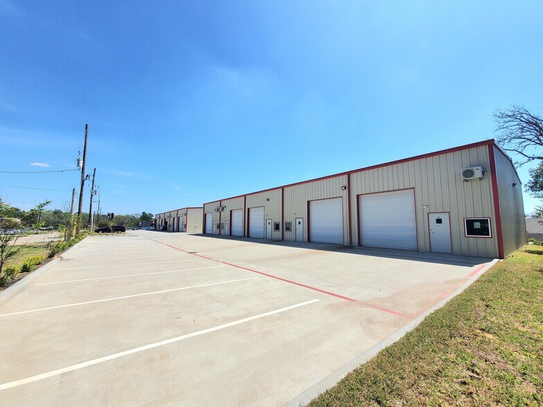 More Photos Of 1722 Cargill, Willis Flex For Lease