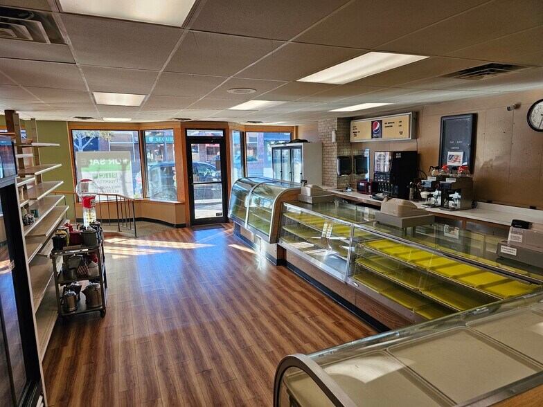 More Photos Of 130-134 Main St S, Cambridge Restaurant For Sale