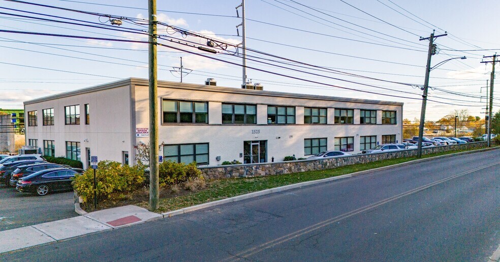 Primary Photo Of 1525 Kings Hwy E, Fairfield Office Residential For Sale
