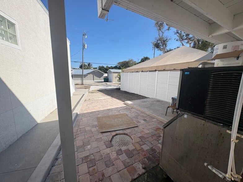 More Photos Of 310 E Railroad Ave, Boca Grande Restaurant For Lease