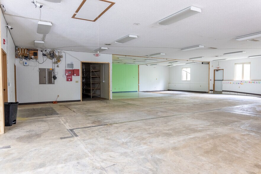More Photos Of 493 Bev Rd, Youngstown Warehouse For Sale