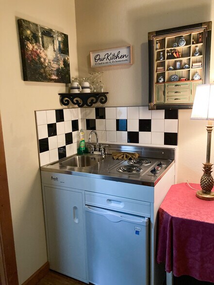 More Photos Of 275 N Main St, Eureka Springs Hotel For Sale