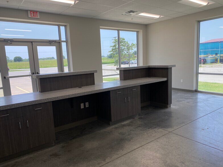 More Photos Of 874 N 165th East Ave, Tulsa Distribution For Lease