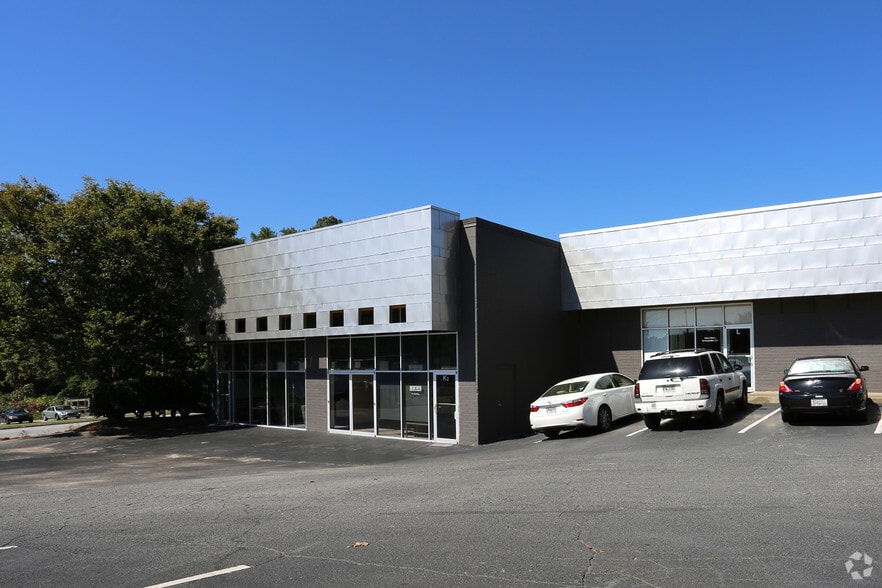 More Photos Of 2135 Defoor Hills Rd NW, Atlanta Light Distribution For Lease