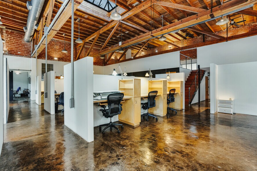 More Photos Of 311-321 Sixth St, San Antonio Office For Sale