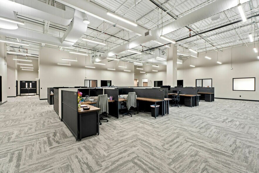 More Photos Of 4601 W Kellogg Dr, Wichita Industrial For Lease