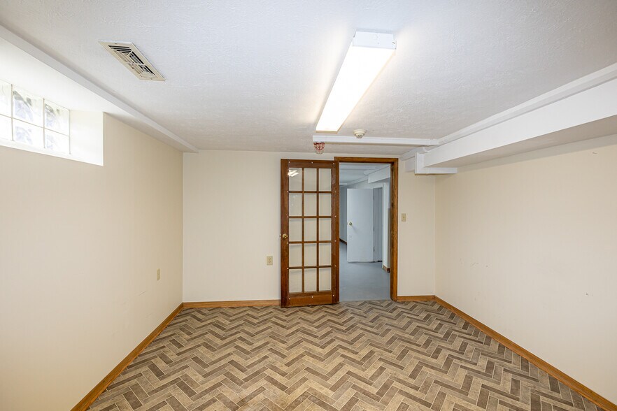 More Photos Of 7997 Wesley Dr, Strongsville Apartments For Sale