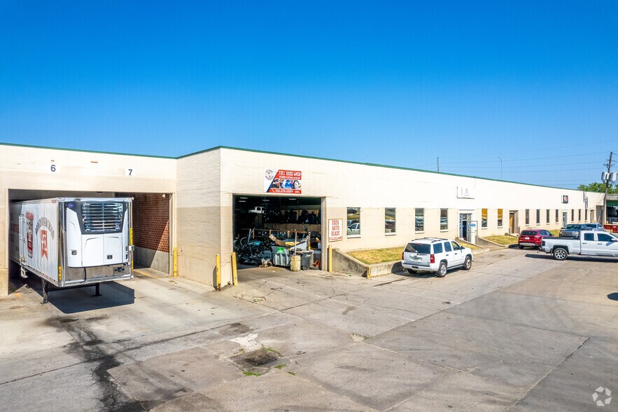 More Photos Of 2030-2250 Delaware Ave, Des Moines Manufacturing For Lease