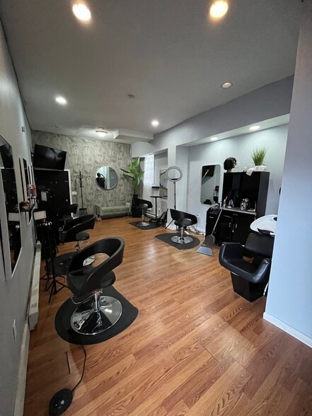 More Photos Of 1009 N Marshall St, Philadelphia Storefront For Lease