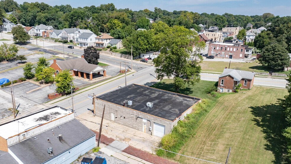 More Photos Of 319-321 Ridge St, Alton Showroom For Sale