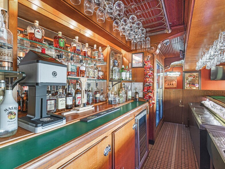 More Photos Of 5040 N 2nd St, Loves Park Restaurant For Sale