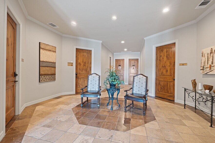 More Photos Of 20808 State Highway 71 W, Spicewood Office For Lease