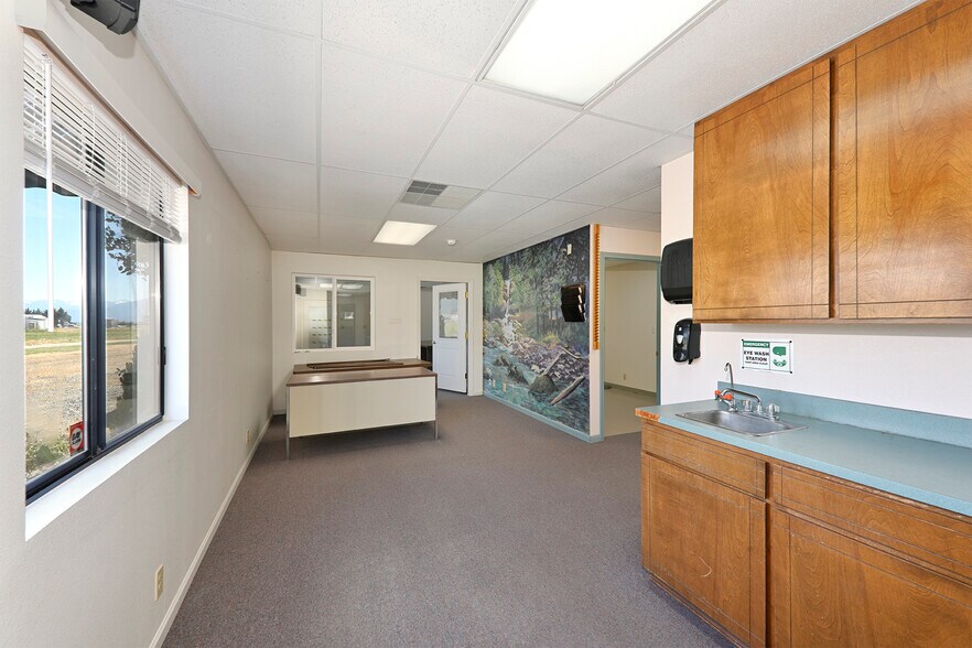 More Photos Of 122 Scott River Rd, Fort Jones Light Manufacturing For Sale