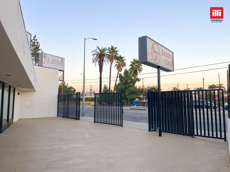 More Photos Of 7307-7309 Canoga Ave, Canoga Park Restaurant For Lease